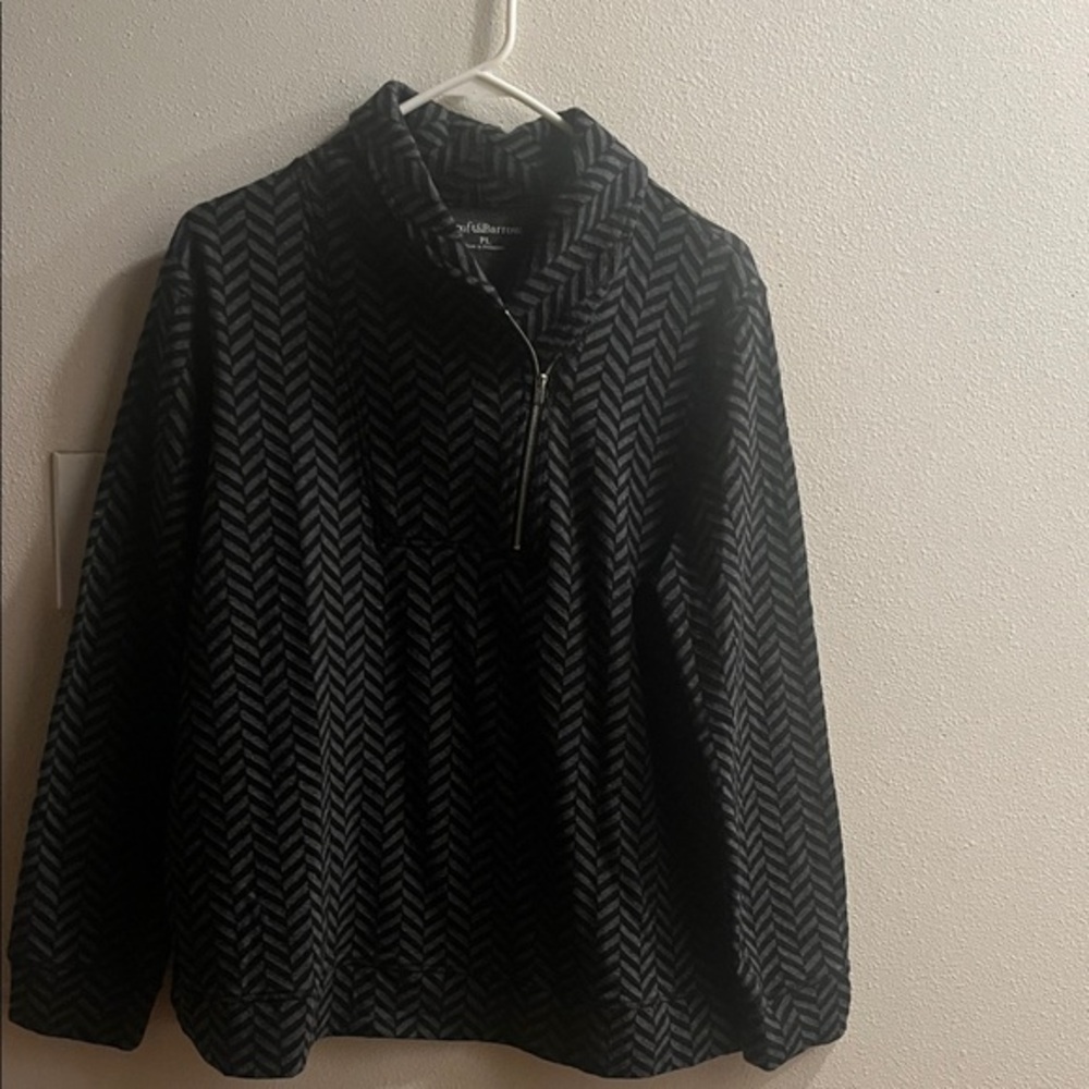 Croft & Barrow Black and Gray Chevron Sweater